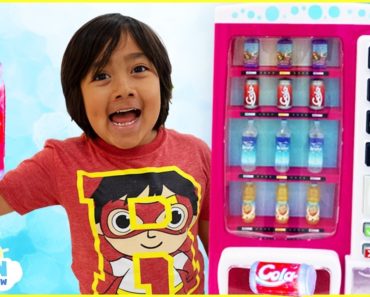Ryan Pretend Play with Vending Machine Soda Kids Toys!!!