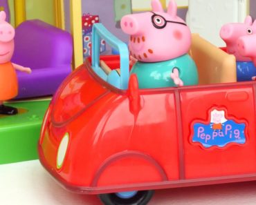 PEPPA PIG gets a new toy House in this Kids Learning Video!