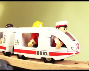 Kids Toy Train Review Demo: BRIO City! High Quality Build & Play Trucks: สาธิตรถไฟของเล่น