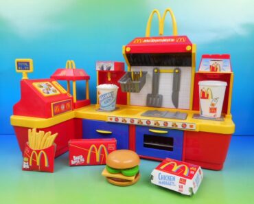 McDONALD'S ELECTRONIC FAST FOOD CENTER 18 PIECE KID'S PLAY SET VIDEO TOY REVIEW