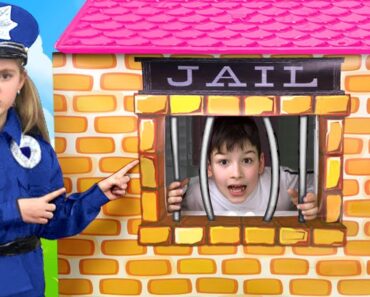 Sasha plays as Cop Police and Max go to Jail Playhouse Toy