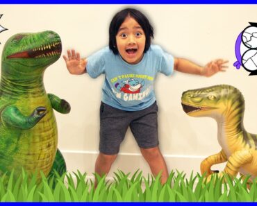 Ryan Pretend Play Dinosaur Hunt around the house!!!