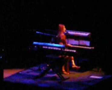 Tori Amos Talks Raising Teens/Performs "Mary Jane" Live @ Constitution Hall, Washington, D.C. 8/1/09