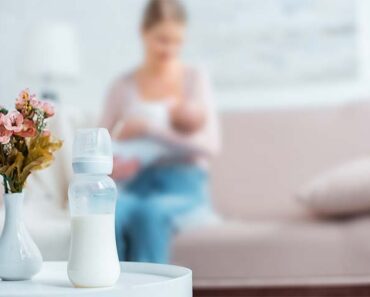Breastfeeding vs Formula Feeding: Which One Is Better?