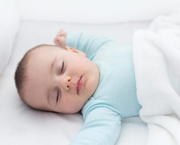 How Much Sleep Does A Baby Need? Age Wise Chart