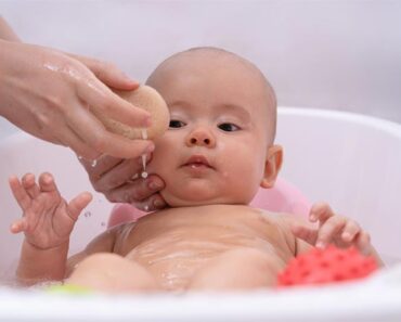 How Often Should You Bathe A Newborn And Safety Tips