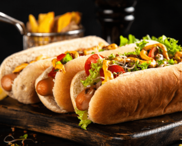 Can pregnant women eat hot dogs?
